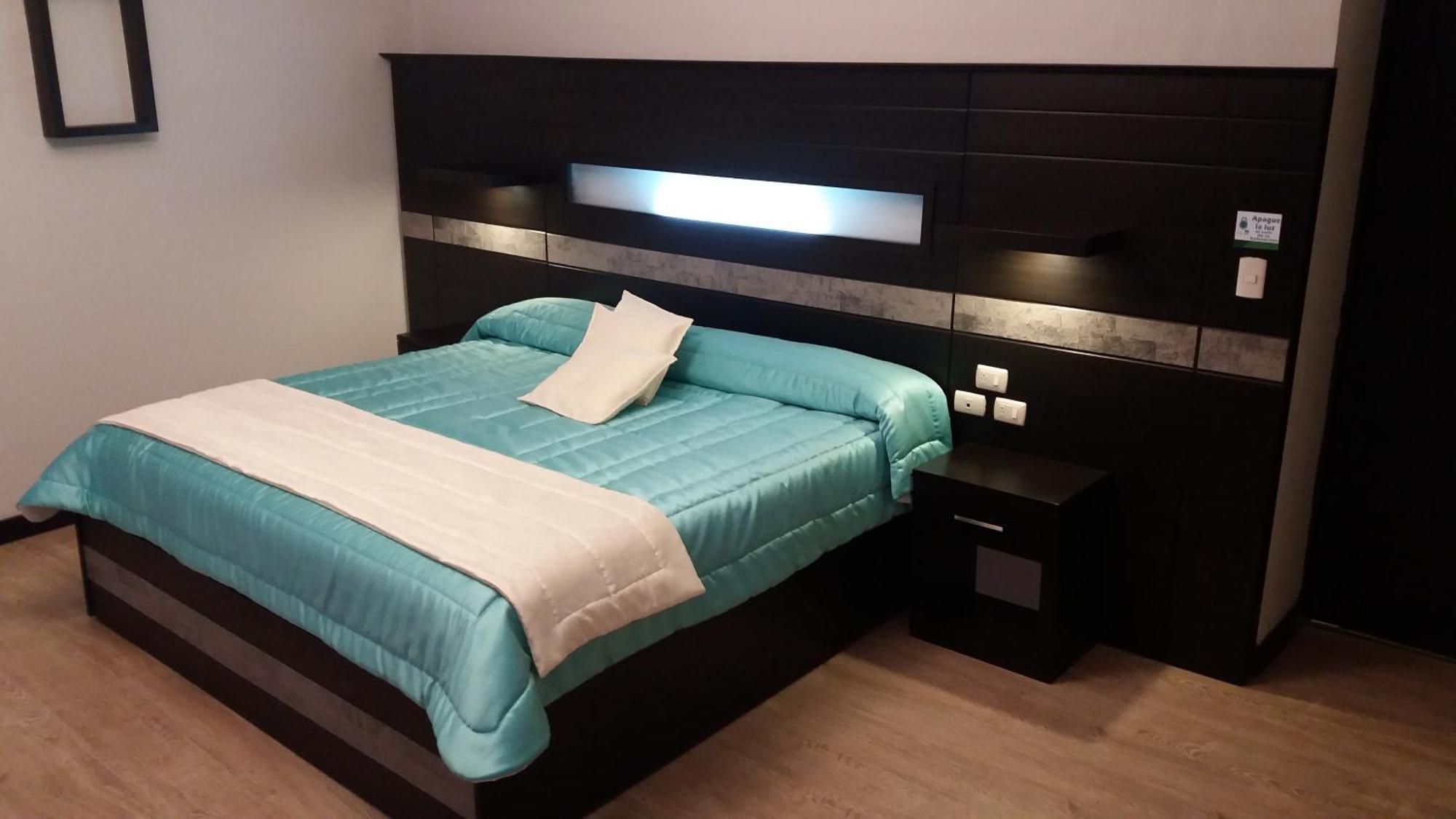 Hotel Majestic 2 By Hhg Κουένκα Δωμάτιο φωτογραφία